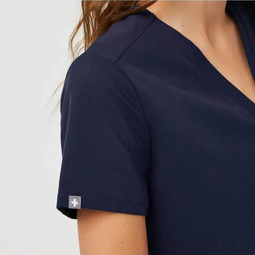 FIGS CASMA 3 POCKET SCRUB TOP NAVY sz SMALL MEDICAL NURSE DENTAL UNIFORM *GUC - Picture 4 of 11
